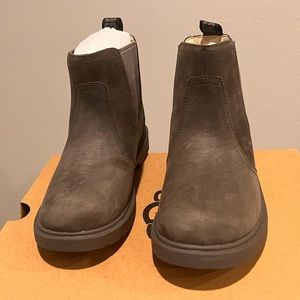 UGG - style: Bolden kids size 3. Waterproof leather New in Box